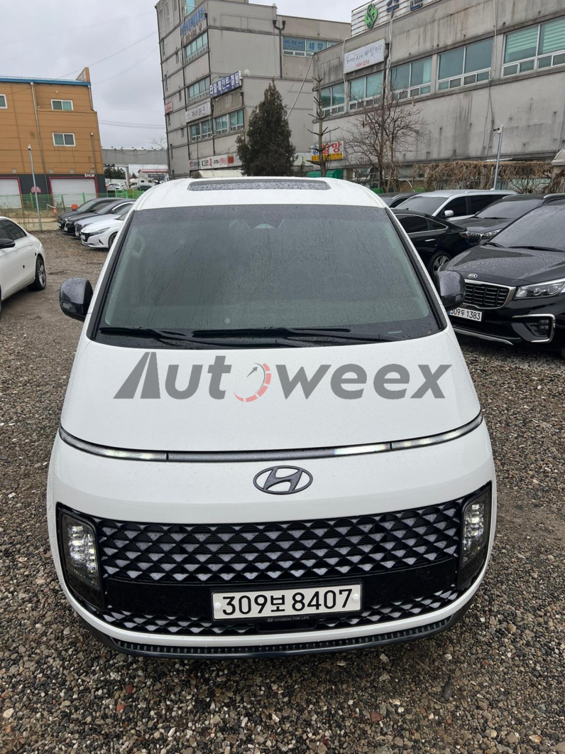 
								New 2023 Hyundai Staria full									