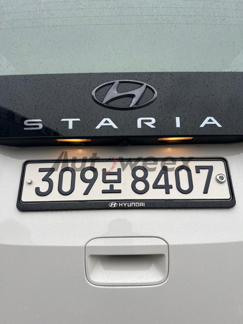 
								New 2023 Hyundai Staria full									