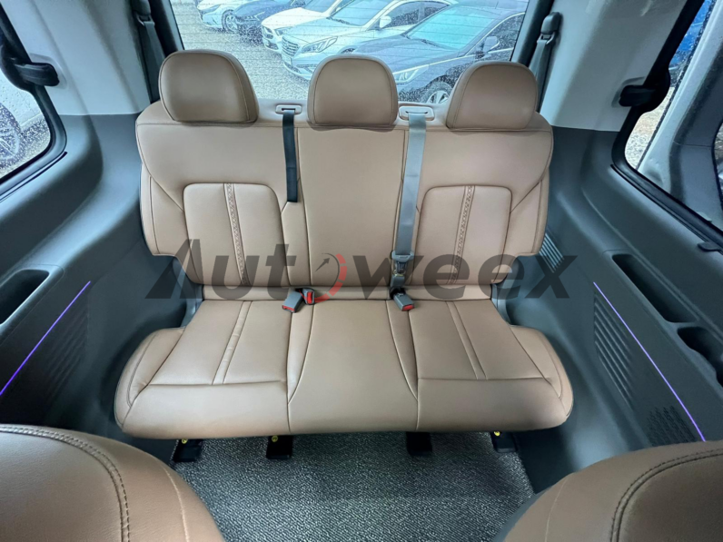 
								New 2023 Hyundai Staria full									