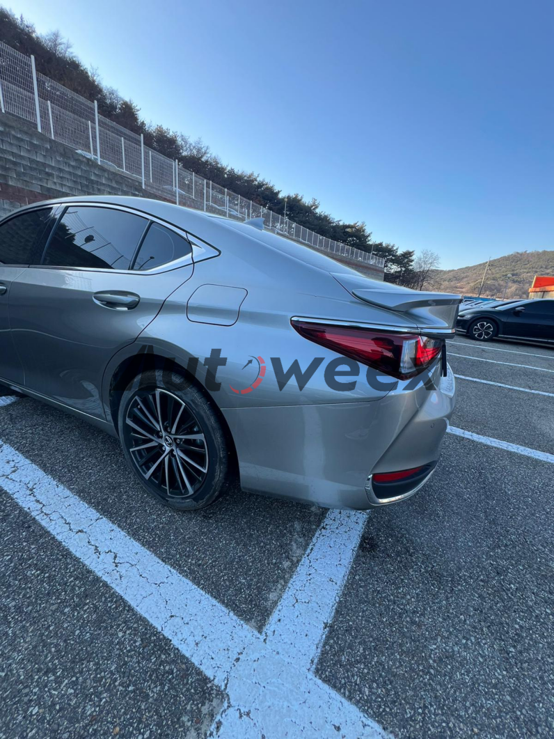 
								Used 2023 Lexus ES300 H G7 full									